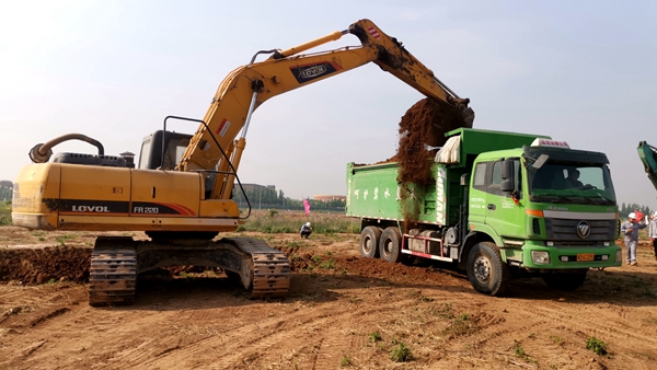 1588338651.jpg 5接待中心工程開始土方開挖施工1.jpg